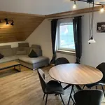 Landgasthaus Zum Kreuz Gbr * ايسني ام الغو