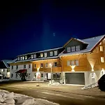 Landgasthaus Zum Kreuz Gbr 여관