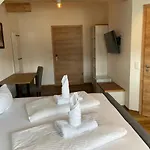 Landgasthaus Zum Kreuz Gbr بيت ريفي ايسني ام الغو