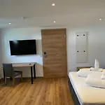 بيت ريفي Landgasthaus Zum Kreuz Gbr ايسني ام الغو