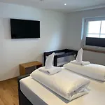 Landgasthaus Zum Kreuz Gbr بيت ريفي *