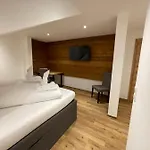 Landgasthaus Zum Kreuz Gbr ايسني ام الغو