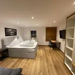Landgasthaus Zum Kreuz Gbr * ايسني ام الغو