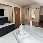 Landgasthaus Zum Kreuz Gbr ايسني ام الغو