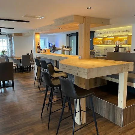 Landgasthaus Zum Kreuz Gbr ايسني ام الغو