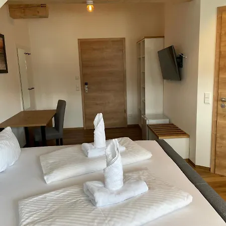 Landgasthaus Zum Kreuz Gbr بيت ريفي ايسني ام الغو